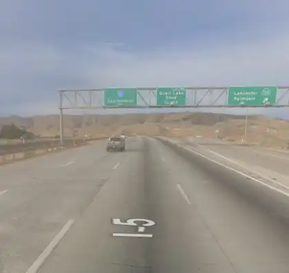 03-10-2026-Los-Angeles-County-CA-–-Three-Semi-Trucks-Involved-in-Crash-Causing-Traffic-Delays-on-I-5-North-of-Quail-Lake