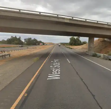 04-25-2026-Stanislaus-County-CA-–-One-Killed-Another-Injured-in-Rollover-Crash-on-I-5-Near-Stuhr-Rd